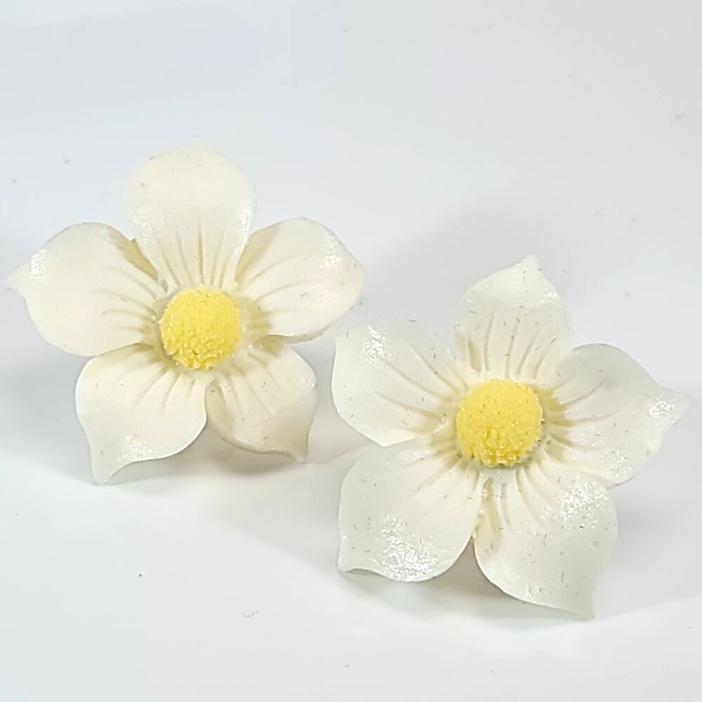 Vintage Earrings 80s White Flower Studs Yellow Center Retro Statement Jewelry